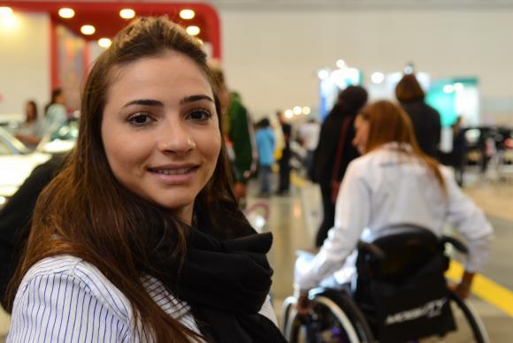 A ex-ginasta olímpica Lais Souza participa da Feira Internacional de Tecnologias em Reabilitação, Inclusão e Acessibilidade, no São Paulo Expo (Rovena Rosa/Agência Brasil)