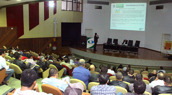 A reunião contou com aproximadamente 130 operadores de serviço de fretamento intermunicipal para passageiros