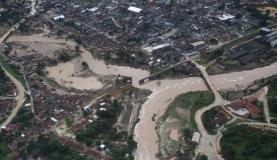 Pernambuco registra 23 cidades afetadas pelas chuvas. O governador Paulo Câmara sobrevoou hoje as regiões atingidas