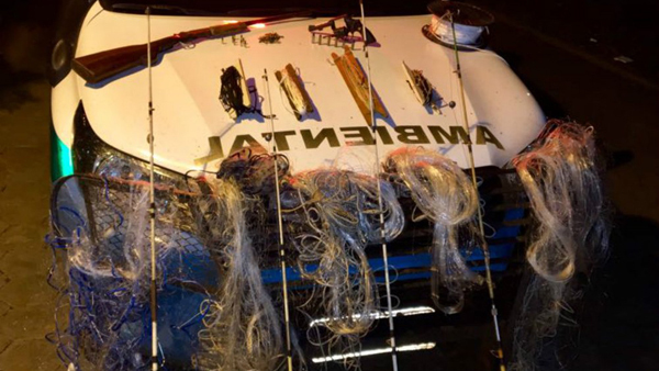 Parte dos petrechos de pesca e armas apreendidos pela PMA durante a operação Pesca Legal