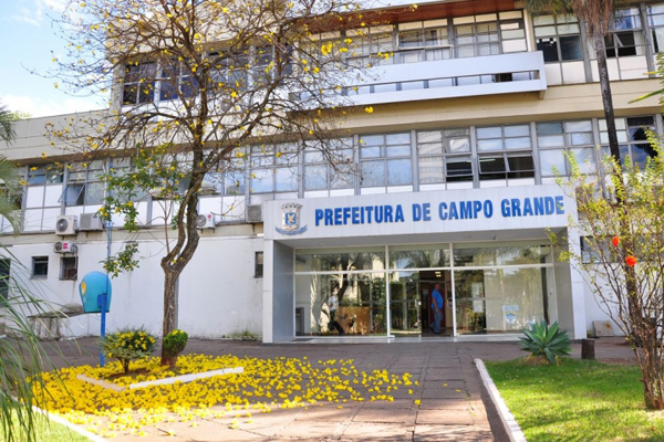 A nova gestão precisou economizar e começou pelo salário do secretariado, cortando R$ 5,8 mil de plano de trabalho