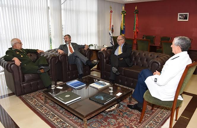 Torquato Jardim disse que tradicionalmente o Ministério da Justiça é quem faz a interlocução do Poder Executivo com o Poder Judiciário e esse foi o motivo de sua visita