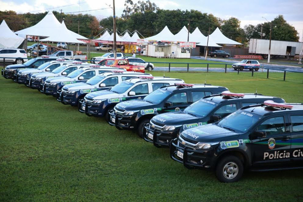 Em Maracaju, oito municípios receberam viaturas do programa MS Mais Seguro, num total de 17 veículos