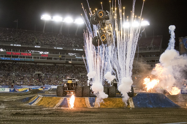 O Monster Jam, que em 2017 completa 25 anos de história, é um evento idealizado para toda a família, que poderá ver de perto caminhões clássicos como o Grave Digger, Max D, El Toro, Zombie, Scooby Doo, Mutt Rottweiler, entre outros