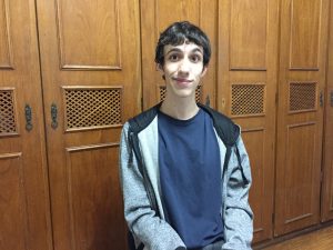 Aos 16 anos, Douglas pratica inglês, português, alemão, polonês e russo, além de já ter estudado um pouco de latim
