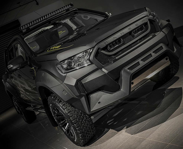 A versão agressiva conta com rodas de 18 polegadas calçadas com pneus BF Goodrich, novo bodykit, adesivos especiais, luzes de LED no teto, entre outros. O motor é um 3.2 turbodiesel de 200 cv de potência. Apenas 460 unidades serão produzidas com preço sug