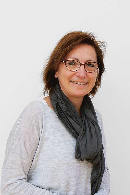 Alessandra Canuto é especialista em gestão estratégica de conflitos e negociação, facilitação e treinamento para potencializar negócios através do desenvolvimento de pessoas. É sócia e palestrante da AlleaoLado, empresa focada em palestras, treinamentos e