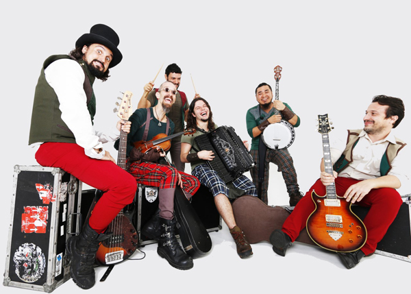 Com influências na música folclórica europeia e em especial a música tradicional da Irlanda, Escócia e Bretanha, o Terra celta traz ao público um folk rock enérgico e performático