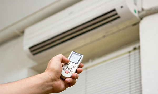Má instalação do aparelho de ar condicionado, sem levar em consideração a relação potência elétrica do imóvel e potência elétrica exigida pelo equipamento pode gerar sobrecarga na rede