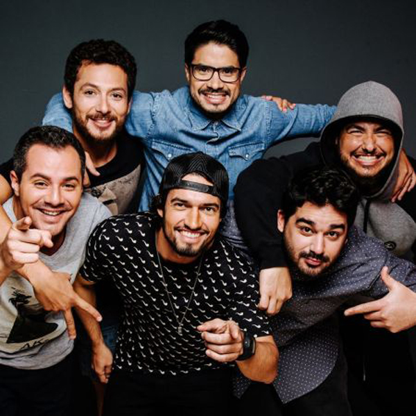 O primeiro encontro musical deles foi em 2003, no Mato Grosso do Sul, quando se reuniram para formar um grupo de pagode