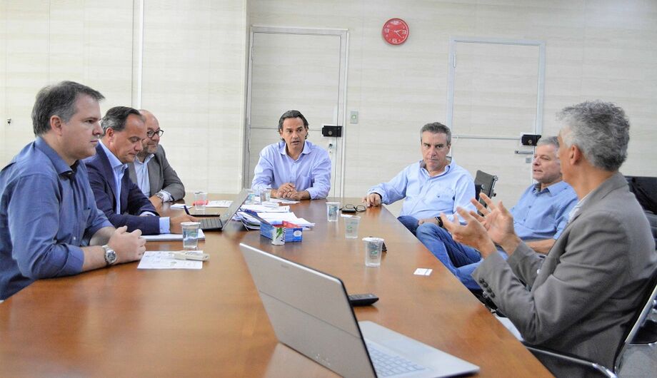 O prefeito Marquinhos Trad salientou que o município tem todo o interesse em receber a fábrica e desenvolver a indústria local.