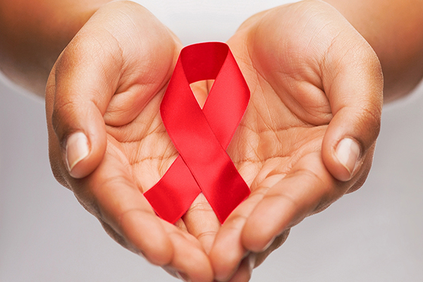 É o que acontece com os pacientes com HIV, que o vírus destrói o seu sistema imunológico fazendo com que eles fiquem suscetíveis a esses microrganismos.