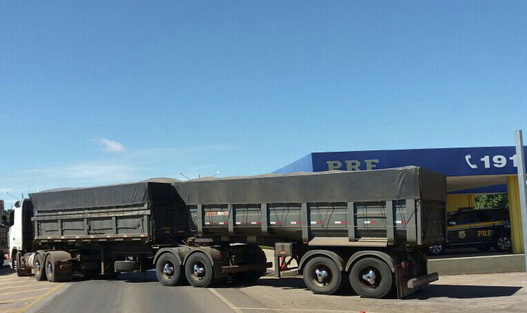 A carreta foi multada em R$ 6.141,76 (seis mil cento e quarenta e um reais e setenta e seis centavos) apreendida e encaminhada ao pátio conveniado da PRF em Coxim/MS, onde permanecerá até a retirada do excesso de peso