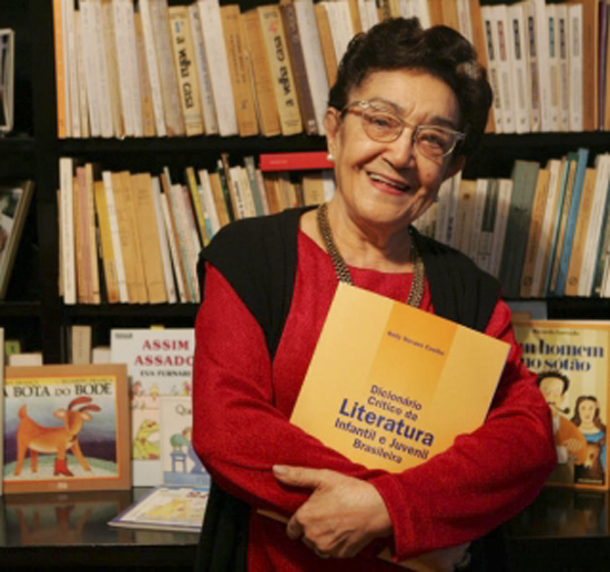 Referência nacional na área de literatura infantil e juvenil, Nelly criou em 1980 a primeira cadeira sobre o tema no curso de letras da USP. Na década de 1960, foi colaboradora frequente do jornal O Estado de S. Paulo