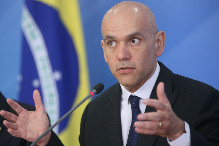 Além disso, segundo Caetano, a reforma deve ser feita agora porque ainda temos tempo. Países como Grécia e Portugal empurraram o problema e tiveram que rever a própria noção de direitos adquiridos.