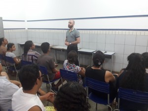 Ao todo, 40 pais ouviram uma palestra motivacional ministrada pelo coach Renato Saab, que realiza treinamentos voltados para o desenvolvimento da inteligência emocional.