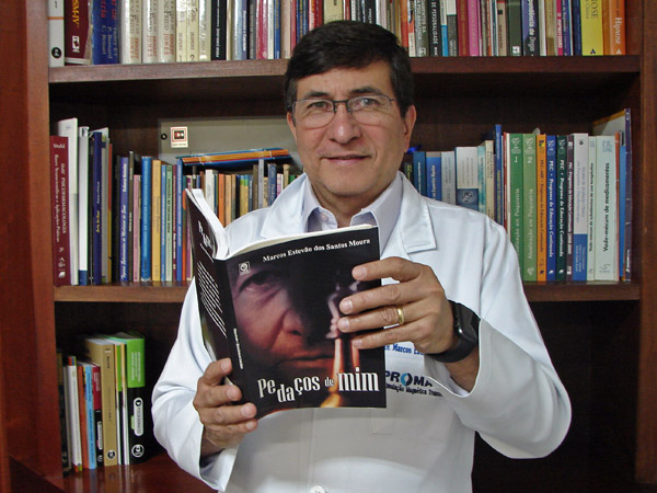 A obra é fruto de sua paixão pela poesia e reúne textos escritos ao longo de mais de 10 anos, abordando diversos temas de interesse humano