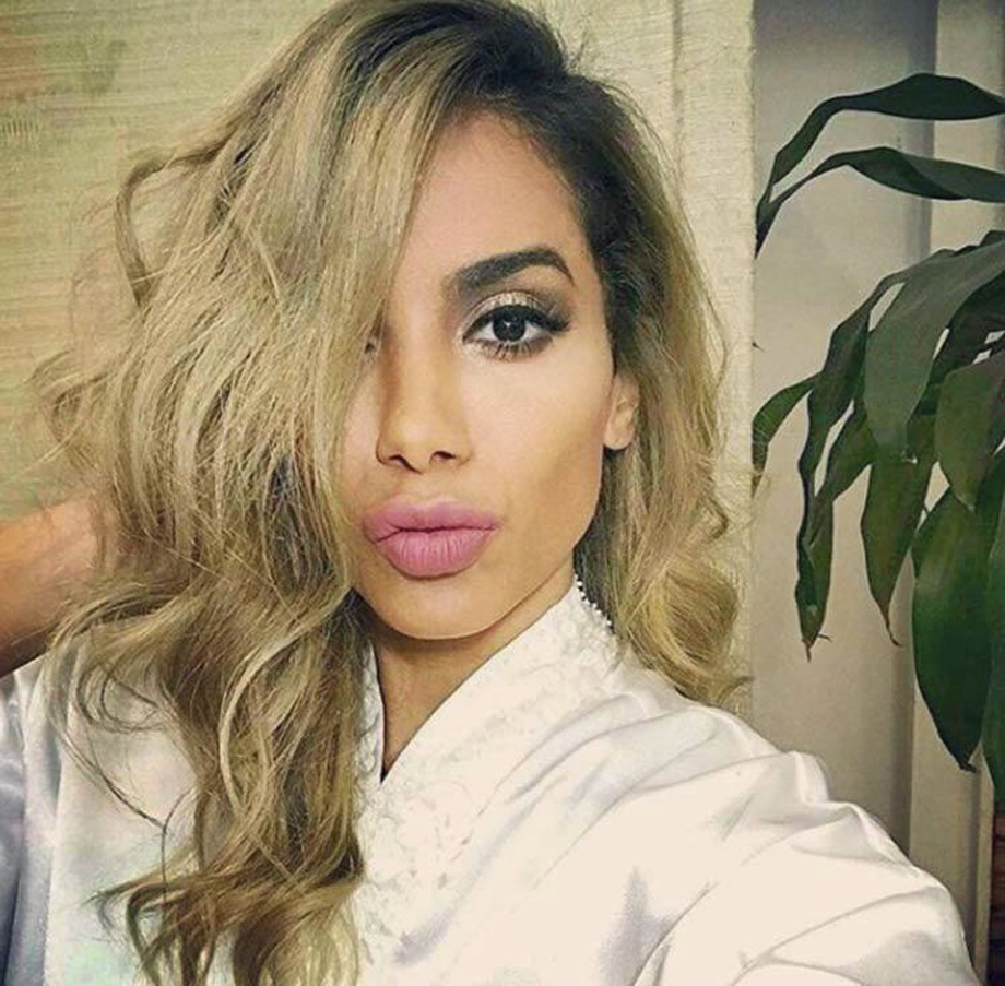 A mudança foi uma preparação para a campanha da marca Cor&Ton, da Niely, que será gravada na próxima semana ao lado da cantora Solange Almeida, que ficou ruiva, e uma dupla sertaneja, que ainda não foi divulgada