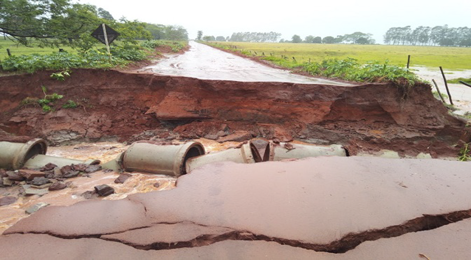 Ainda na MS-386, no trecho Jacareí com o entroncamento da MS-295, o Estado construiu uma ponte de concreto com extensão de 20 metros por seis de largura sobre o Córrego Japorã