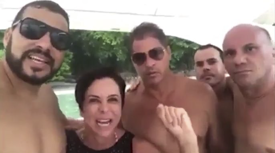 Indicada para assumir o Ministério do Trabalho, Cristiane aparece na gravação acompanhada de quatro homens de torso nu e diz que todo mundo pode pedir qualquer coisa abstrata na Justiça do Trabalho