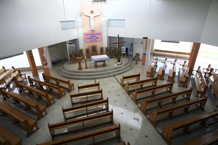 Na quinta-feira, 22, o bispo da Diocese de São Carlos, d. Paulo Cezar Costa, invocou o Código de Direito Canônico - a Constituição da Igreja Católica - para decretar a suspensão do padre