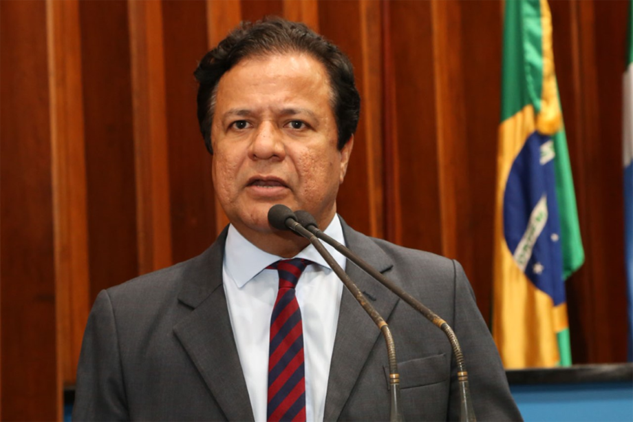 Vários órgãos já entenderam a importância de ampliar esse benefício. Acredito que todos os servidores do Estado tenham o direito a esse benefício e espero que o Governo do Estado seja sensível a essa reivindicação, concluiu