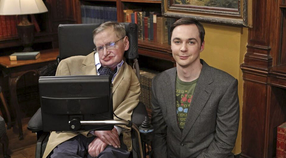 Uma das participações mais recentes foi em 2012, no seriado americano The Big Bang Theory. Hawking conversa com Sheldon Cooper