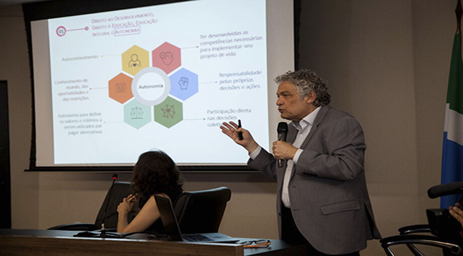 Para o superintendente de Políticas para a Educação, Hélio Queiroz Daher, o seminário é um momento de esclarecimento do trabalho que vem a seguir