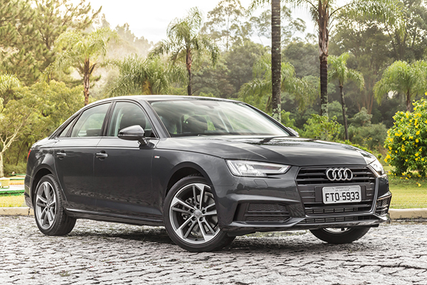 O A4 é equipado com motor 2.0 TFSI ultra, com 1.984 cm³ de cilindrada, que desenvolve 190 cv de potência e torque de 320 Nm entre 1.450 e 4.200 rpm