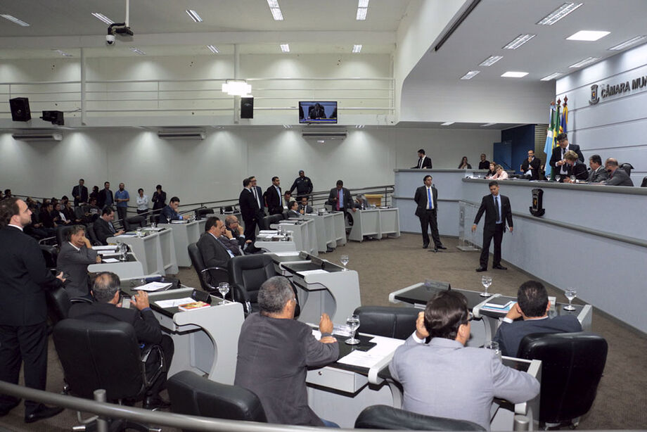 A proposta, de autoria do vereador André Salineiro, é para agilizar a rotatividade, beneficiando quem vai permanecer por poucos minutos, assim como ocorre em estacionamentos privativos