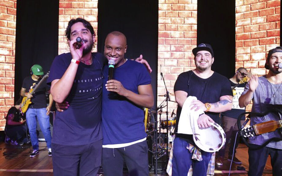O cantor Thiaguinho uniu-se a Dudu Borges e Du Maluf e tornou-se o novo sócio da banda através do seu escritório “Paz & Bem”