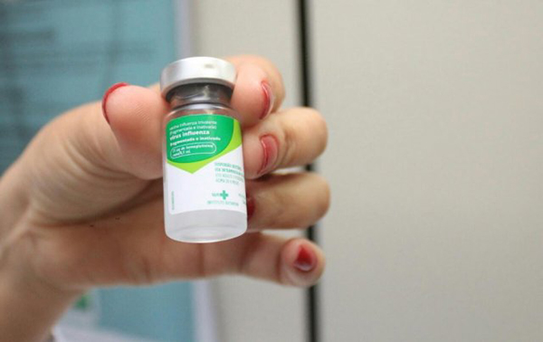 O outono é a época ideal para a imunização, pois o sistema imunológico precisar de cerca de 1 mês para desenvolver de forma plena uma imunidade contra as cepas presentes na vacina