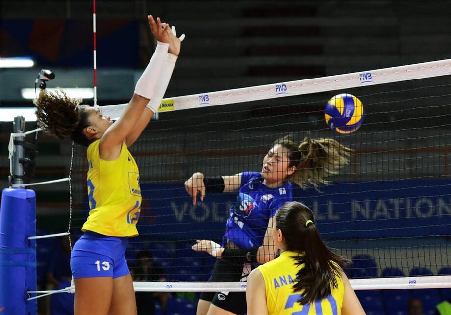 Seleção feminina volta a oscilar no 3º set, mas bate Tailândia na Liga das Nações