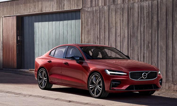 A previsão de chegada do novo S60 ao Brasil é no primeiro semestre do ano que vem.