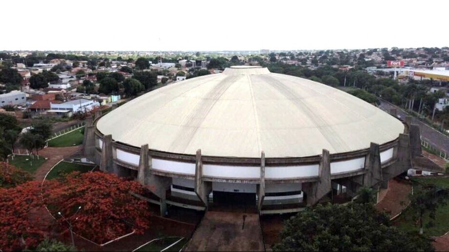 Inaugurado em 1984, o Guanandizão tem capacidade para 8,2 mil pessoas. O local está interditado desde novembro de 2013, após show do cantor Roberto Carlos