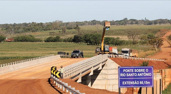 A nova ponte de concreto sobre o Rio Santo Antônio na MS-382, em Guia Lopes da Laguna, foi inaugurada no dia 2 deste mês.