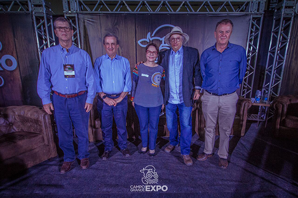 A deputada federal por Mato Grosso do Sul, Tereza Cristina, que preside a Frente Parlamentar da Agropecuária, também participou da solenidade de abertura da Campo Grande Expo.