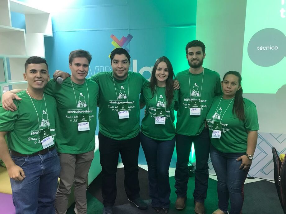 Participantes compartilham as propostas e formaram equipes