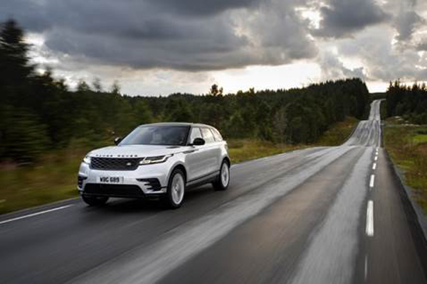 Com quatro cilindros e turbocompressor, o propulsor é menor, mais leve e mais potente em relação ao seu antecessor, e leva o modelo da imobilidade aos 100 km/h em apenas 6,0 segundos