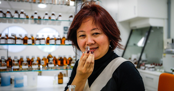 Perfumista exclusiva da Natura Verônica Kato explica como funciona a durabilidade dos perfumes e dá dicas de aplicação para que ele dure ainda mais
