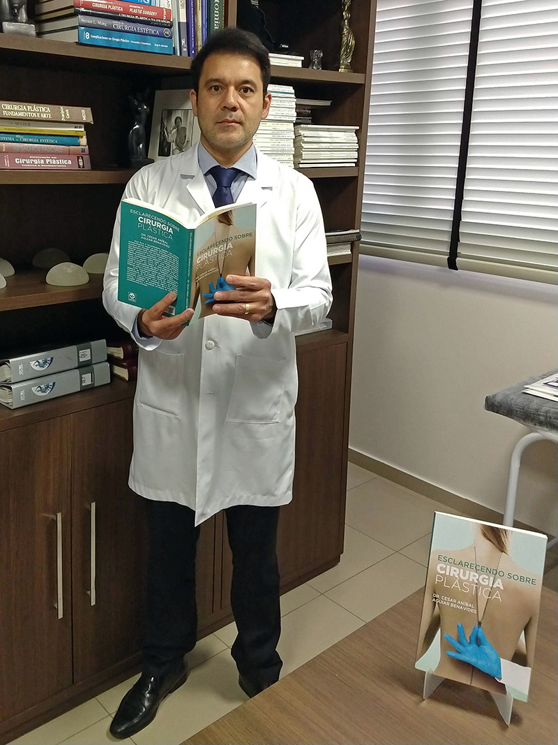 O Livro Esclarecendo sobre Cirurgia Plástica, do dr. César Benavides será lançado hoje, (18), às 19h30, na Leitura do Shopping Campo Grande