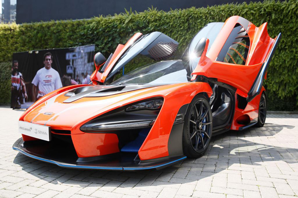 A velocidade máxima do superesportivo de rua é de 340 km/h e a sua aceleração de 0 a 200 km/h é feita em apenas 6,8 segundos