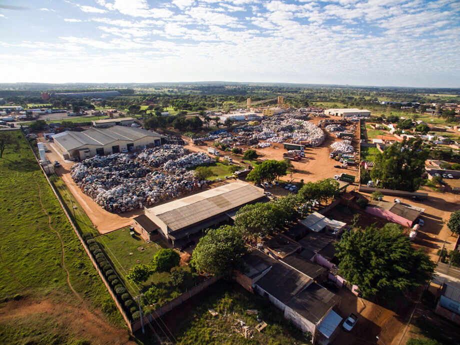 O grupo SIRKA adquiriu 100% das ações da Repram em agosto de 2015 e ampliou os investimentos em capacitação técnica e capacidade de industrialização de recicláveis.