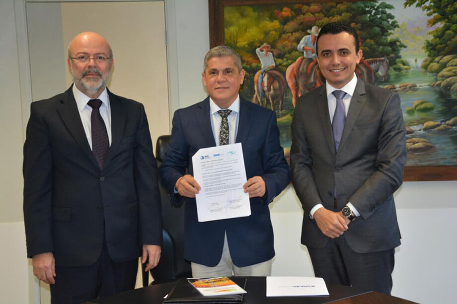 Conselheiro Ronaldo Chadid, o conselheiro Waldir Neves Barbosa e o presidente do IDAMS João Paulo Lacerda