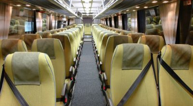 Without a seat belt, the passenger can be thrown up to the outside of the bus. And if the vehicle is in motion, a person of 70 kg, for example, the body thrown forward with the equivalent of a weight of 350 kg