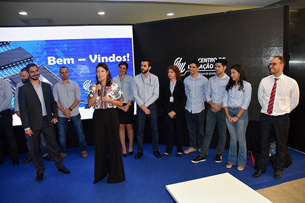 São profissionais do Sesi de diversas formações e áreas de atuação que, ao longo do dia, vão ser apresentados aos diversos projetos desenvolvidos no centro de inovação que já estão andamento e também levar diferentes visões quem sabe, criar novos.