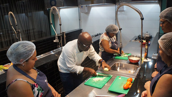Durante a tarde, as finalistas aprenderam técnicas de empratamento e apresentação dos pratos elaborados