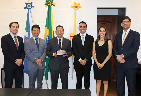Procurador-Geral de Justiça Paulo Cezar dos Passos recebeu, nesta terça-feira (11), a visita da Diretoria do Instituto de Direito Administrativo de Mato Grosso do Sul (IDAMS)