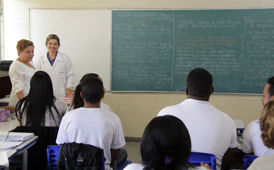 São cursos de até cinco anos de duração, no caso das graduações, ou mesmo de 60h, 80h/ aula, dentro das qualificações e habilitações técnicas de menores prazos.