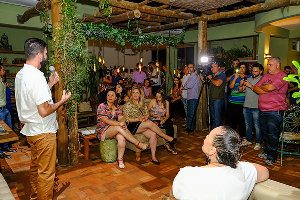 Durante discurso, a presidente da APG-MS, Dedê Cesco, destacou as particularidades da gastronomia regional e a razão de existir da Associação.